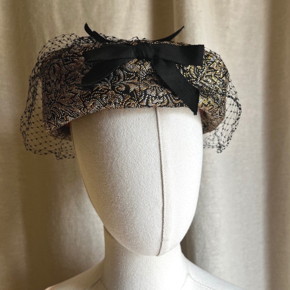 Vintage Metallic Brocade Cocktail Hat w/ Veil Bow Fascinator Black Gold‎